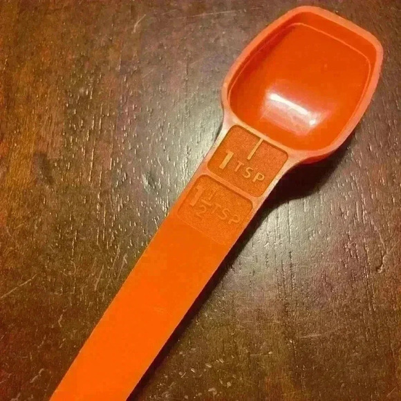 Vintage Orange Tupperware Replacement 1-1/2 TSP ~ 1 TSP size Measuring Spoon - Picture 1 of 3